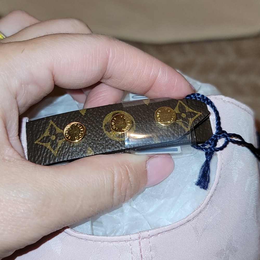 Louis Vuitton Wild at Heart Cap Pink Medium Size - Picture 16 of 16